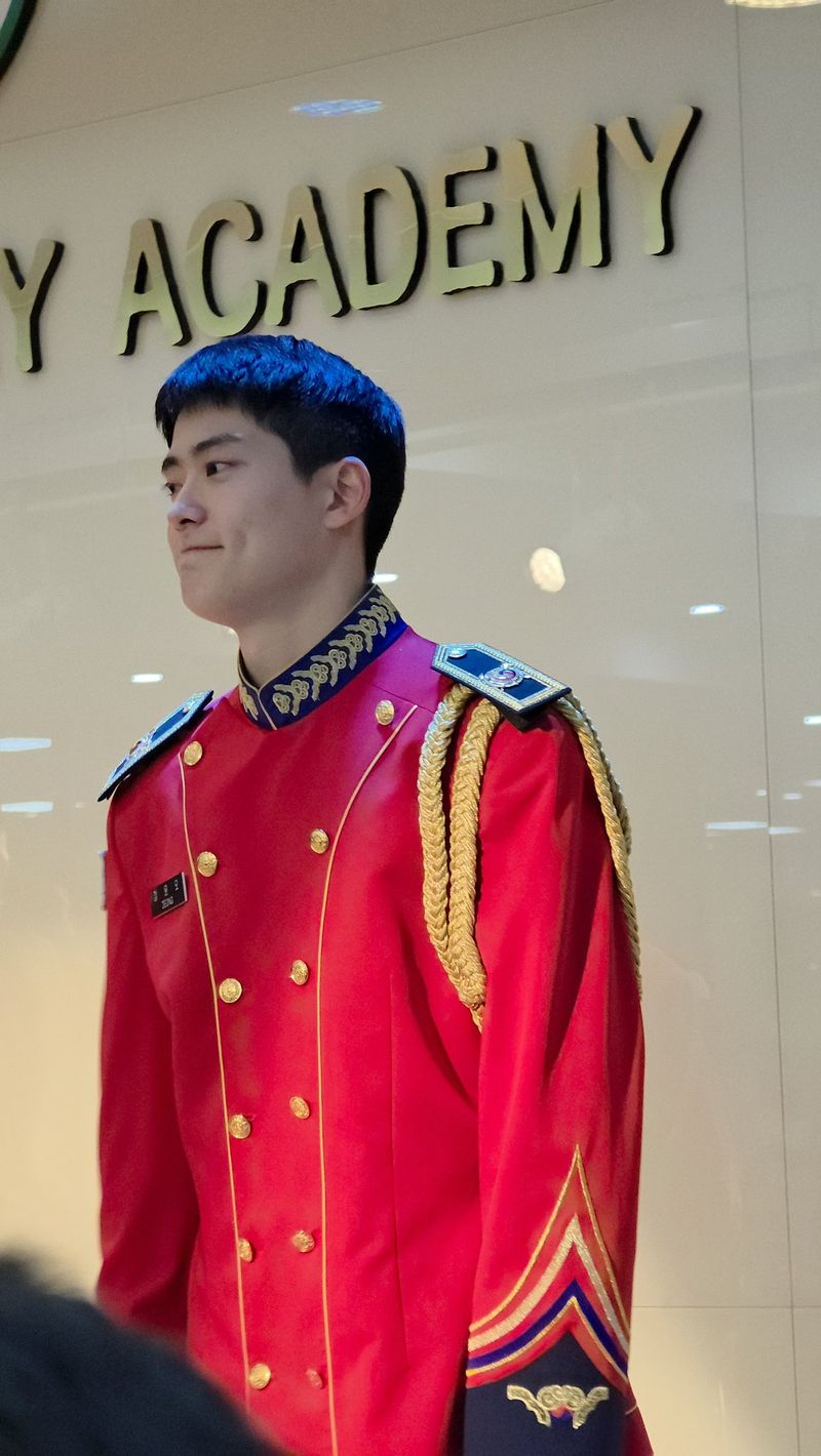 Penampilan Jaehyun NCT menjalani wajib militer sebagai anggota band militer Korea Selatan