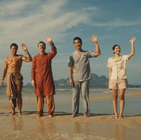 Personel grup KPop BLACKPINK asal Thailand ini menyusul jejak Jisoo dan Jennie yang lebih dulu merambah dunia seni peran. Dia diperkenalkan dengan nama aslinya, Lalisa Manoban pada bagian opening credit. Foto: dok. HBO