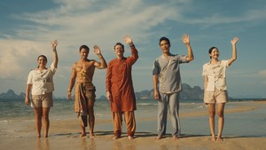 Lisa memerankan karakter bernama Mook, seorang mentor kesehatan bagi para tamu di resort hotel White Lotus cabang Thailand. Foto: dok. HBO