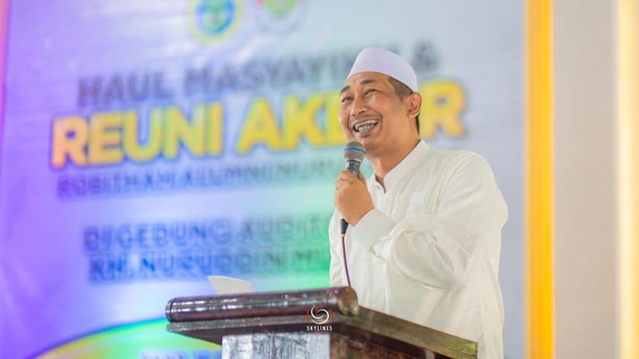 Pengasuh Ponpes Nurul Qodim Paiton KH Abdul Hadi Noer