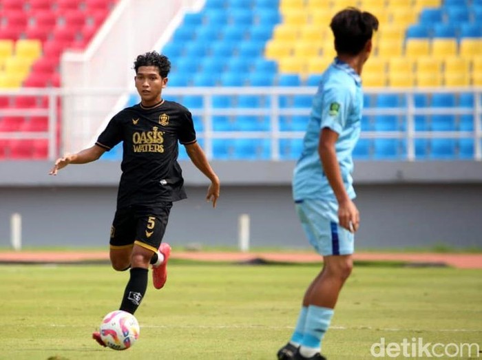 Laga Persela Lamongan melawan Persijap Jepara dalam lanjutan babak 8 besar Liga 2 di Stadion Gelora Delta Sidoarjo, Rabu (19/2/2025).