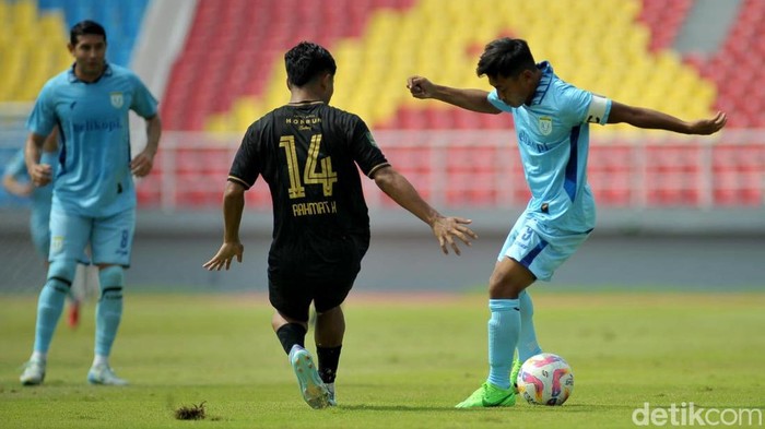 Laga Persela Lamongan melawan Persijap Jepara dalam lanjutan babak 8 besar Liga 2 di Stadion Gelora Delta Sidoarjo, Rabu (19/2/2025).