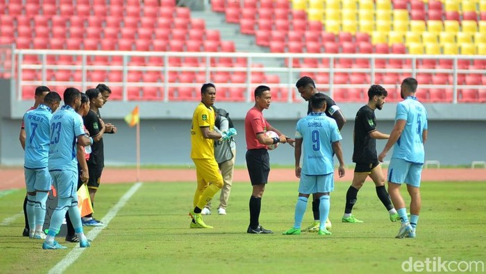 Persela Lamongan Vs Persijap Jepara Laga Persela Lamongan melawan Persijap Jepara dalam lanjutan babak 8 besar Liga 2 di Stadion Gelora Delta Sidoarjo, Rabu (19/2/2025).