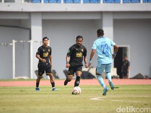 Zulkifli Syukur Akui Persela Lamongan Hilang Konsentrasi Usai Kartu Merah