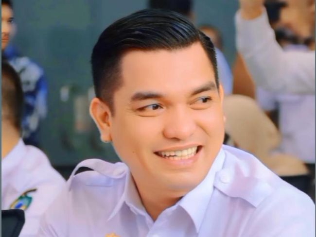 Tortta odam meni sikayapti