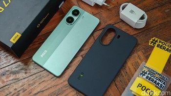 Poco X7 Pro diotaki chipset Dimensity 8400-Ultra. Ponsel ini diklaim dapat mencetak skor AnTuTu di atas 1,7 juta poin. Foto: Virgina Maulita Putri/detikINET