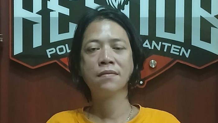 Polda Banten menangkap wanita inisial LA (43) yang mengaku anggota Pasukan Pengaman Presiden (Paspampres). (dok. ist)