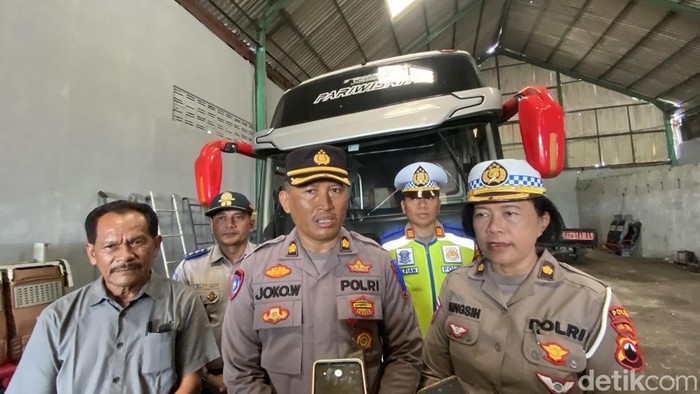 Tim Gabungan Polda Jateng, Polrestabes Semarang, Dishub Kota Semarang, menggelar ramp check di PO Bus Sindoro, Kecamatan Semarang Barat, Rabu (19/2/2025).