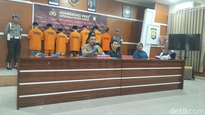 Polisi merilis penangkapan pelaku pengeroyokan di Jalanan Maros.
