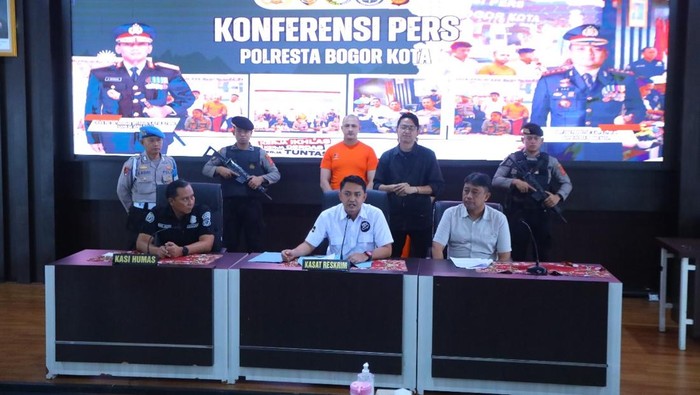 Polresta Bogor Kota menangkap dua orang DPO terkait kasus penembakan maut di Pasar Mawar, Kota Bogor.