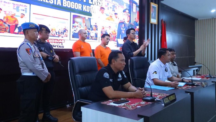 Polresta Bogor Kota menangkap dua orang DPO terkait kasus penembakan maut di Pasar Mawar, Kota Bogor.