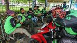 Potret Ojol Ngebid di Tengah Tuntutan Dapat THR