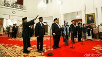 Presiden Prabowo Subianto resmi melantik Guru Besar ITB Brian Yuliarto menjadi Menteri Pendidikan Tinggi, Sains, dan Teknologi (Mendiktisaintek). Brian menggantikan Satryo Soemantri Brodjonegoro. Pelantikan digelar di Istana Negara, Jakarta, Rabu (19/2/2025). (Grandyos Zafna/detikcom)