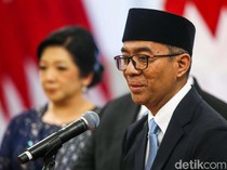 Video: Momen Brian Yuliarto Tiba di Kemendiktisaintek, Disambut Pelukan Satryo