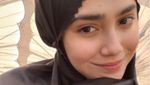 Penampilan Syifa Hadju Berhijab saat Umrah Bikin El Rumi Terpukau