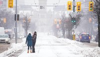 Toronto diselimuti salju setelah badai musim dingin yang kuat melanda wilayah Kanada tersebut. REUTERS/Arlyn McAdorey