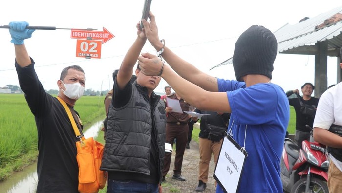 Reka adegan kasus pembunuhan di Desa Dalangan, Kecamatan Tawangsari, Kabupaten Sukoharjo, Rabu (19/2/2025)