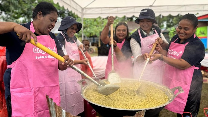 Relawan Bakti BUMN Dorong Minat Sekolah Siswa Merauke Lewat Makanan Bergizi