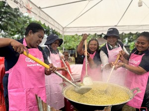 Relawan Bakti BUMN Beri Edukasi dan Makanan Bergizi untuk Siswa Merauke