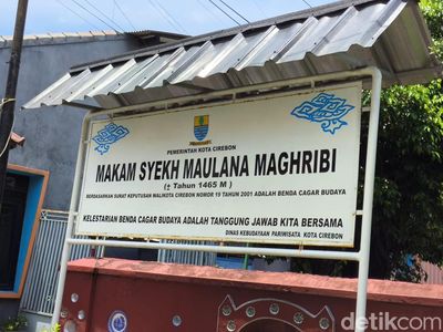 Melihat Makam Penyebar Islam Syekh Maulana Maghribi di Cirebon