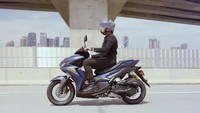 Dari sisi desain, Aveta Nova 160 sangat identik dengan desain Yamaha Aerox  155, terutama di bagian visor, sayap, bentuk bodi samping dan jok, bahkan hingga tutup knalpot. Perbedaan ada pada bagian fascia, di mana desain headlamp Aveta Nova lebih menyudut mirip seperti headlamp Yamaha YZF-R25 generasi pertama. Foto: Facebook Aveta Motor