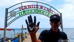 Tumpahan Oli Cemari Pantai Bangsring Banyuwangi