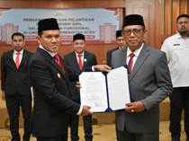 Mualem Tunjuk Alhudri Jadi Plt Sekda Aceh