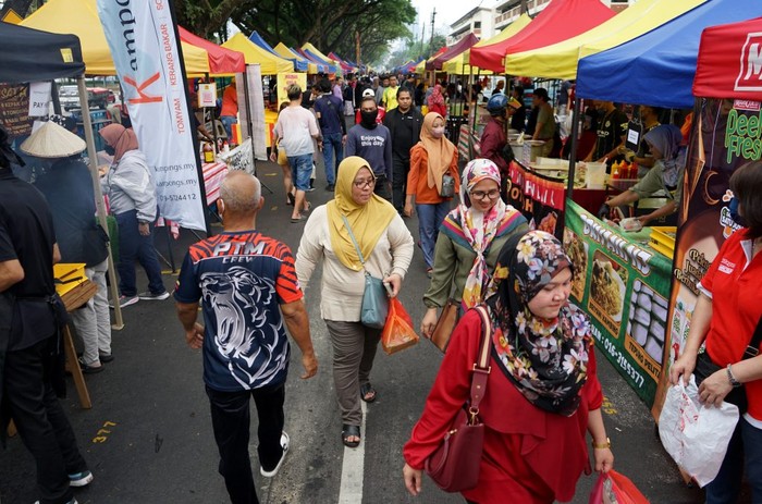 Warga Asing Dilarang Jualan Makanan di Bulan Puasa di Malaysia, Ini Alasannya!