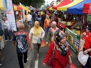 Warga Asing Dilarang Jualan Makanan di Bulan Puasa di Malaysia, Ini Alasannya!