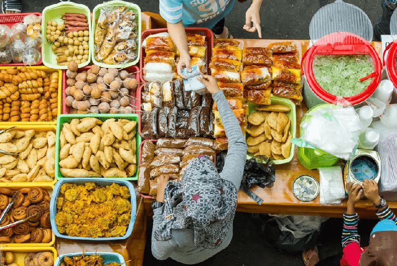 Warga Asing Dilarang Jualan Makanan di Bulan Puasa di Malaysia, Ini Alasannya!