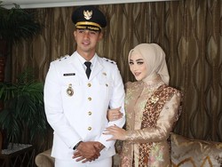 Foto: Ali Syakieb Dilantik Jadi Wakil Bupati, Gaya Margin Wieheerm Curi Atensi