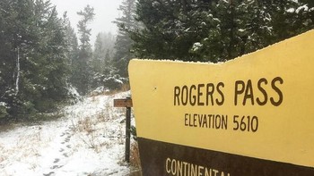 Rogers Pass, Montana, AS. Berada di ketinggian 1.700 meter di atas permukaan laut membuat Rogers Pass menjadi tempat terdingin kedua di Amerika Serikat. Suhu paling rendah yang pernah tercatat di tempat tersebut adalah -57 derajat Celcius pada 20 Januari 1954. (Foto: Instagram/@jonahbrownknows)