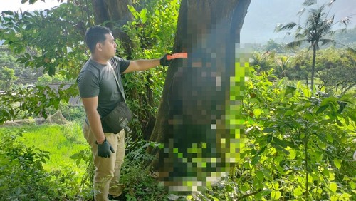 Polisi olah TKP di Desa Kertamamdala, Kecamatan Abang, Karangasem, tempat IKK gantung diri, Kamis (20/2/2025). (dok. Polres Karangasem)