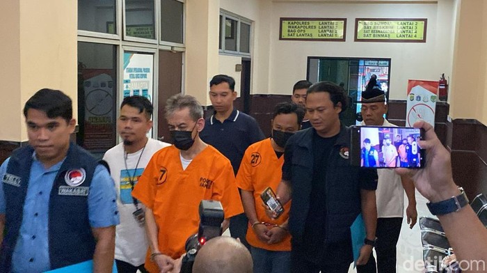 Fariz RM berbaju tahanan