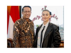 Foto: Agnez Mo Datangi Kementerian Hukum, Berlindung di Balik Baju Oversized