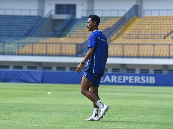 Gelandang Persib, Beckham Putra