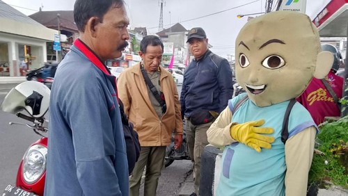 Gepeng, pengamen, anak punk hingga badut saat ditertibkan Sat Pol PP Kota Denpasar bersama Tim Gabungan pada Rabu (19/2/2025)