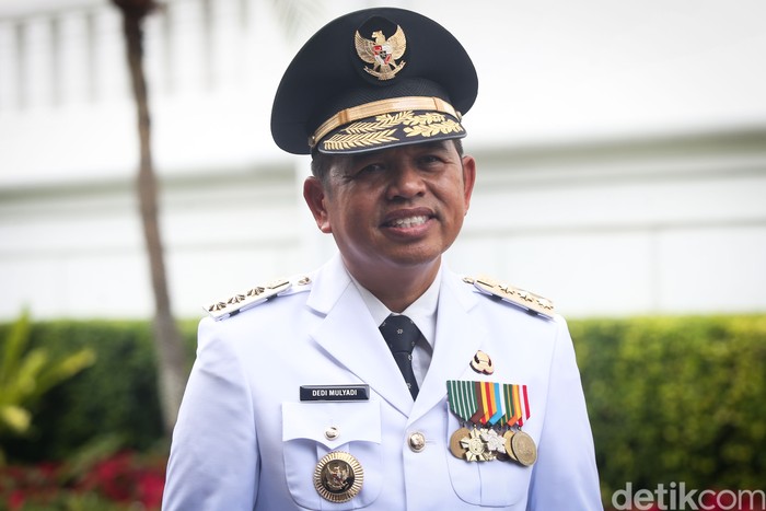 Gubernur Jawa Barat, Dedi Mulyadi, menghadiri acara pelantikan kepala dan wakil daerah di Istana Negara, Jakarta, Kamis (20/2/2025).