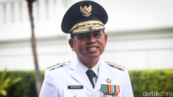 Gubernur Jawa Barat, Dedi Mulyadi, menghadiri acara pelantikan kepala dan wakil daerah di Istana Negara, Jakarta, Kamis (20/2/2025).