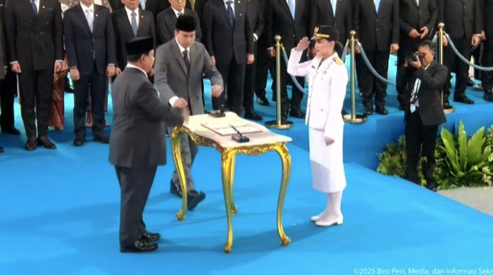 Gubernur Maluku Utara Sherly Tjoanda Laos saat dilantik Presiden Prabowo Subianto.