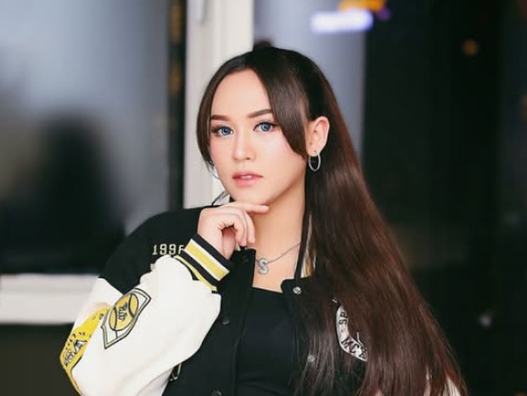 Happy Asmara, Penyanyi Cantik Suka Makan Sate hingga Cheese Fondue