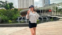 Di Instagramnya, Happy memang cukup sering membagikan kebersamaan dengan sang suami. Bahkan Gilga sering mengabadikan foto istrinya. Foto: Instagram @happy_asmara77