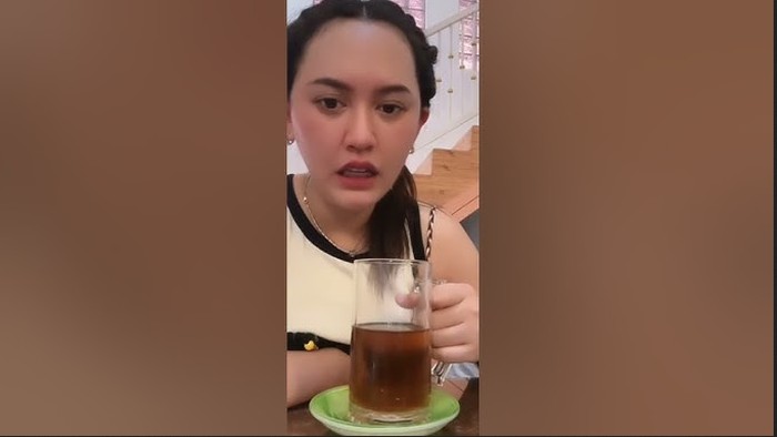 Happy Asmara, Penyanyi Cantik Suka Makan Sate hingga Cheese Fondue Happy Asmara, Penyanyi Cantik Suka Makan Sate hingga Cheese Fondue