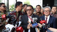 Pemeriksaan Hasto ini merupakan yang kedua kalinya setelah penetapannya sebagai tersangka kasus dugaan suap dan merintangi penyidikan Harun Masiku. Sebelumnya, Hasto pernah diperiksa sebagai tersangka pada Senin (13/1). 