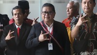 Sebenarnya, KPK memanggil Hasto untuk diperiksa pada 17 Februari lalu. Namun, Hasto tidak hadir dengan alasan telah mengajukan gugatan praperadilan lagi. 