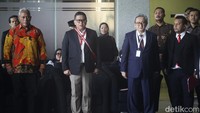 Sekjen PDIP itu sempat melawan status tersangka tersebut dengan mengajukan gugatan praperadilan ke PN Jakarta Selatan. Gugatan Hasto itu diputus pada Kamis (13/2). 