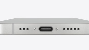 iPhone 16e juga sudah menggunakan port USB-C. Foto: Apple