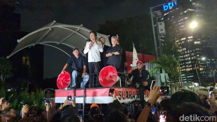 Kader PDIP dan simpatisan Hasto sempat menggelar demonstrasi di depan Gedung KPK, Jakarta (Taufiq Syarifuddin/detikcom)