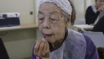 Gaya Nenek-nenek di Jepang Ikut Kelas Kecantikan
