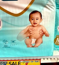Desain menjadi elemen penting dalam hal marketing sampai citra perusahaan. Kalau sampai salah desain begini, kan jadi kocak, ya.